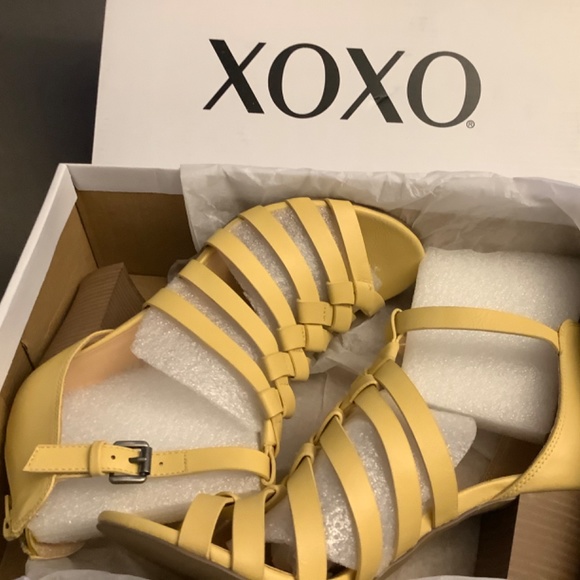 XOXO Sandals - Picture 2 of 4